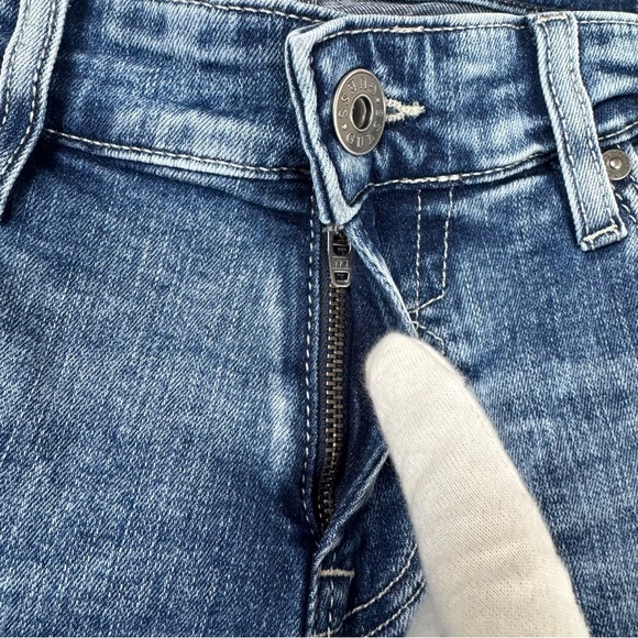 Guess Bermuda Washed Denim Shorts Women’s US Size 30 Y2K Inspired Blokecore - Picture 9 of 11